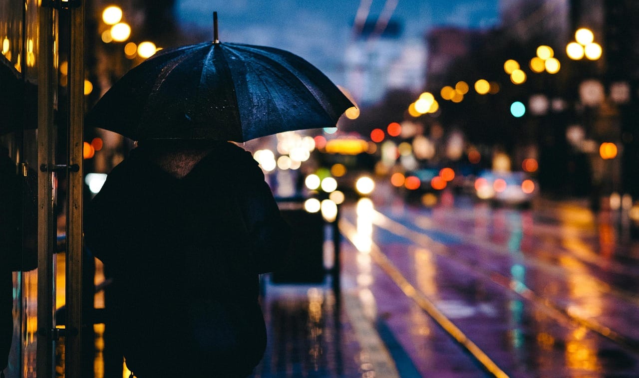 One good umbrella, one wet city.